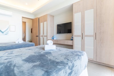 Luxury Villa Photo #33