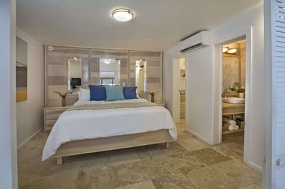Luxury Villa Photo #40