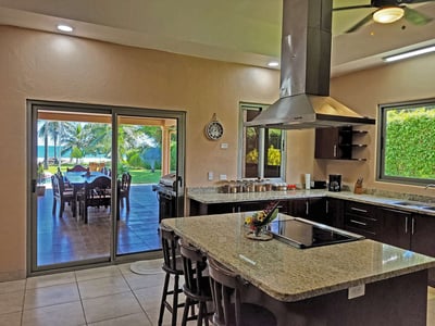 Luxury Villa Photo #16