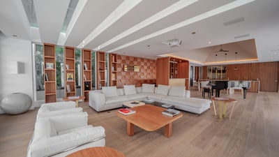Luxury Villa Photo #4