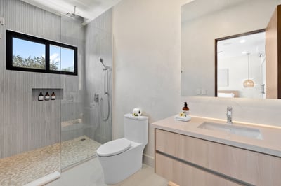 Suite 5 Private Ensuite – Level 2