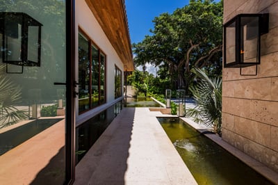 Luxury Villa Photo #7