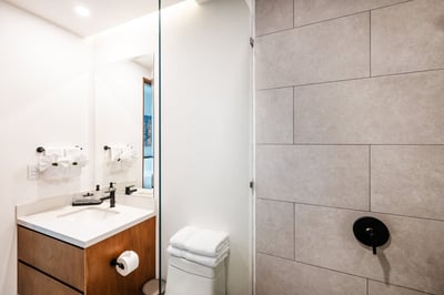 #2. An ensuite bathroom with everything you need