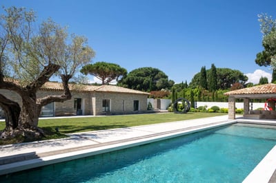 Luxury Villa Photo #3