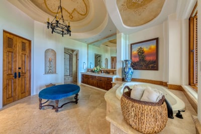 Luxury Villa Photo #37