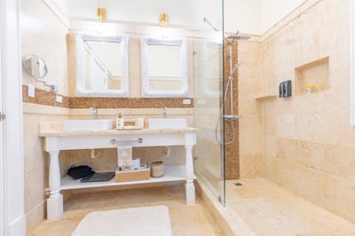 Luxury Villa Photo #42
