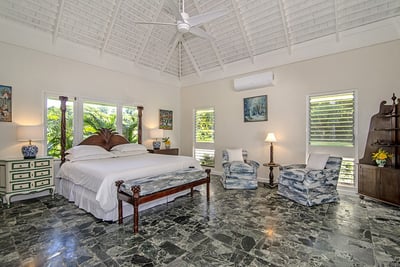 Luxury Villa Photo #23