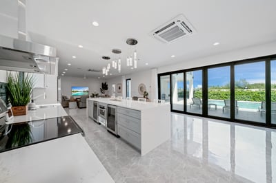 Luxury Villa Photo #16
