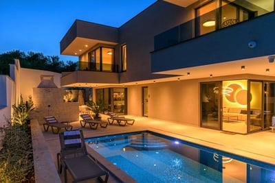 Luxury Villa Photo #5