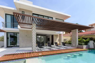 Luxury Villa Photo #3