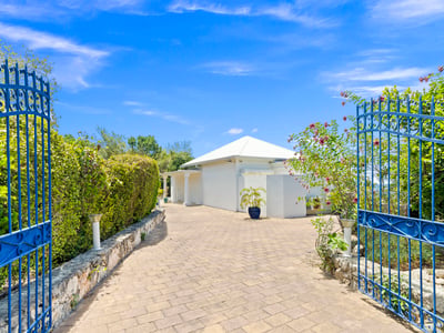 Luxury Villa Photo #34