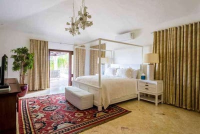 Luxury Villa Photo #17