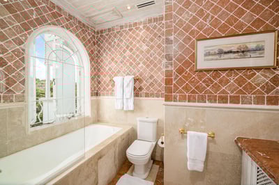 Luxury Villa Photo #17