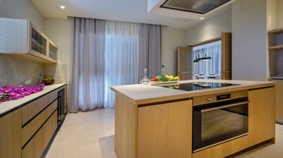Luxury Villa Photo #8