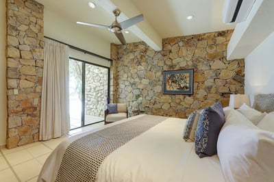 Luxury Villa Photo #16