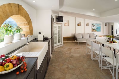 Luxury Villa Photo #16