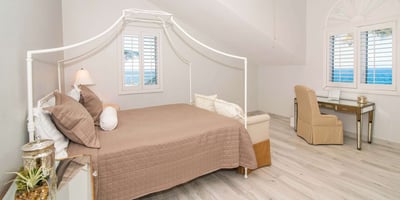Luxury Villa Photo #12