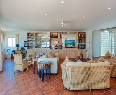 Luxury Villa Photo #18