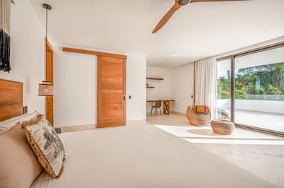 Luxury Villa Photo #27