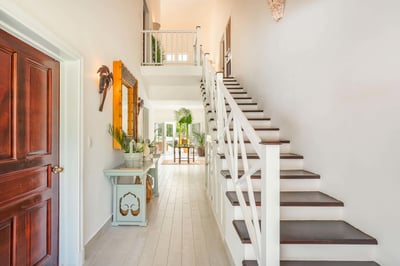 Luxury Villa Photo #16