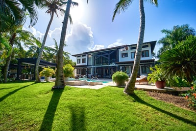 Luxury Villa Photo #12