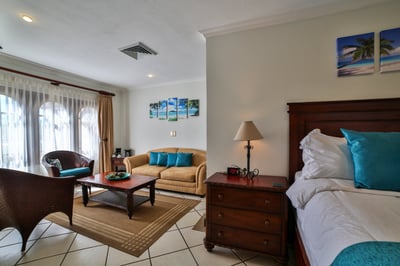 #2. King Bed, Twin Bed, AC, Closet, Ensuite, Living & Balcony!