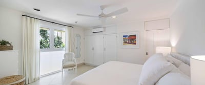 Luxury Villa Photo #17