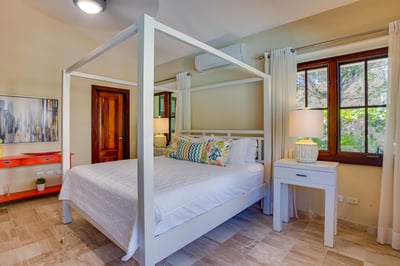 Luxury Villa Photo #43