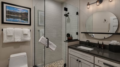 King ensuite on lower level