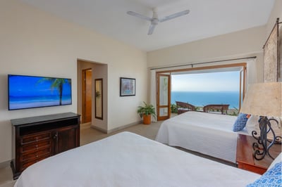 Luxury Villa Photo #37