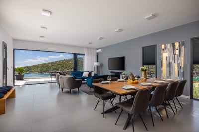 Luxury Villa Photo #13
