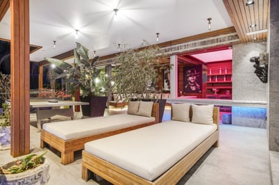 Luxury Villa Photo #17