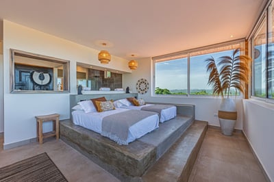 Luxury Villa Photo #33