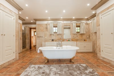 Luxury Villa Photo #23