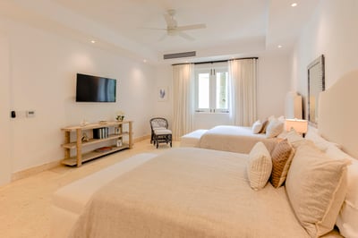 Luxury Villa Photo #33