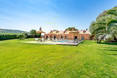 Luxury Villa Photo #4