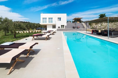 Luxury Villa Photo #3