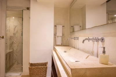 Luxury Villa Photo #35