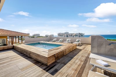 Luxury Villa Photo #4