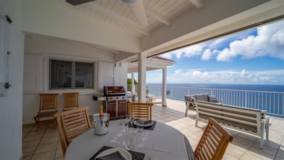 Kitchen & Dining Area
