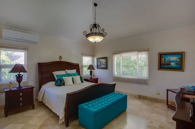 Luxury Villa Photo #20