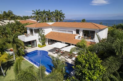 Luxury Villa Photo #4