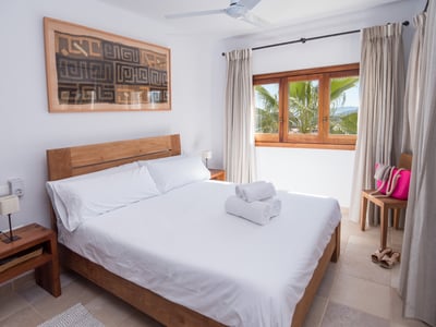 Luxury Villa Photo #17
