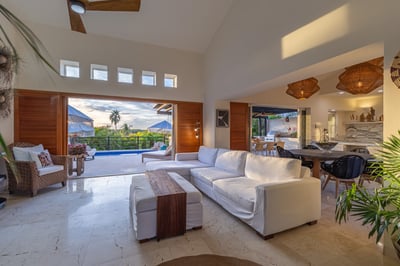 Luxury Villa Photo #25