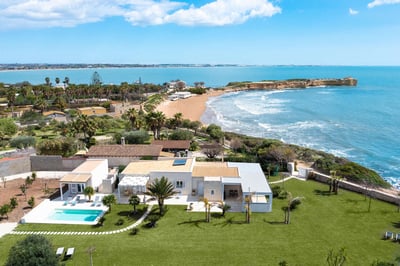 Luxury Villa Photo #2