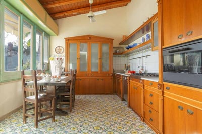 Luxury Villa Photo #8