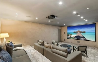 Luxury Villa Photo #30