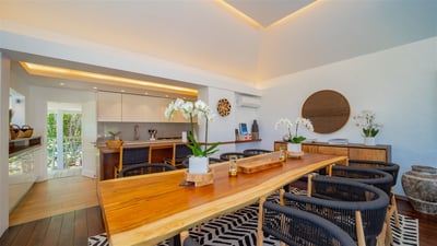Luxury Villa Photo #15
