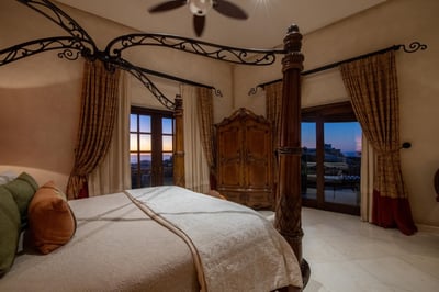 Luxury Villa Photo #20