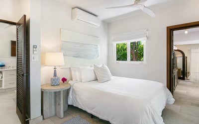 Luxury Villa Photo #20